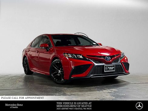 Used 2022 Toyota Camry SE w/ Audio Upgrade Package FWD image 1