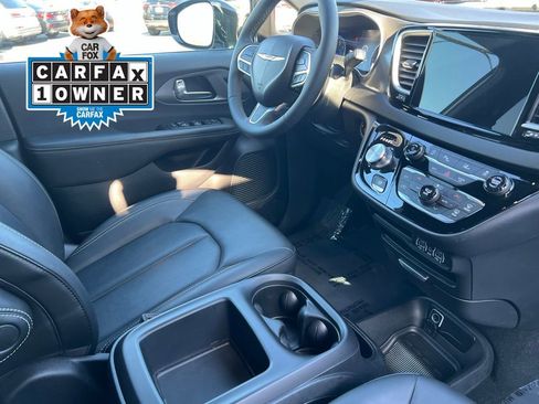 Used 2025 Chrysler Pacifica Select FWD image 30