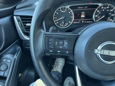 Used 2024 Nissan Rogue SV image 26