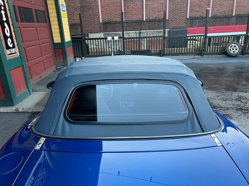 Used 1999 MAZDA MX-5 Miata 10th Anniversary Edition image 9