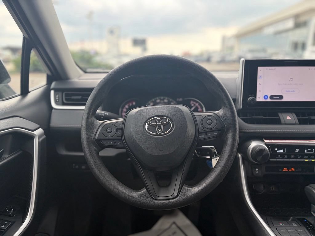 Used 2025 Toyota RAV4 LE AWD/4WD image 22