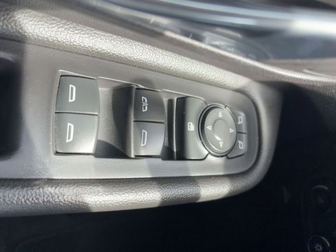 Used 2024 GMC Terrain SLE image 15