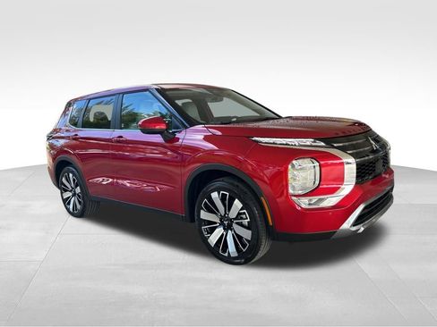 New 2025 Mitsubishi Outlander SE image 2