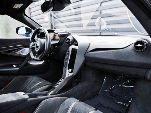 Used 2024 McLaren 750S image 38