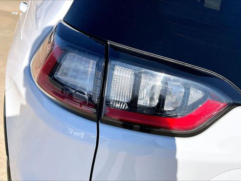 Used 2021 Jeep Cherokee Latitude Lux w/ Mopar Interior Package image 29