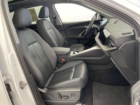 Certified 2025 Audi Q5 Premium w/ Convenience Package AWD/4WD image 23