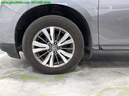 Used 2019 Nissan Pathfinder S image 16