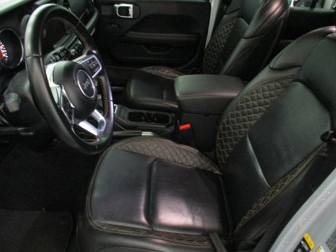 Used 2022 Jeep Wrangler Unlimited Sahara image 9