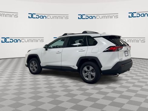 Used 2022 Toyota RAV4 XLE w/ Convenience Package AWD/4WD image 3