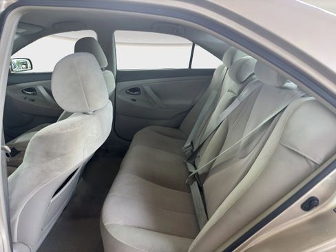 Used 2010 Toyota Camry LE image 13