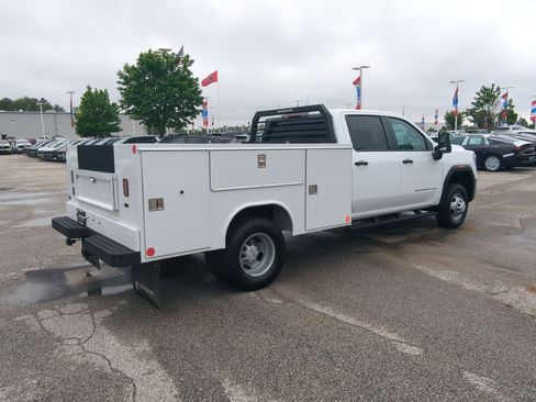 Used 2025 GMC Sierra 3500 Pro w/ Convenience Package AWD/4WD image 9