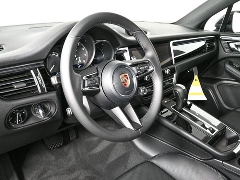 Certified 2026 Porsche Macan image 4