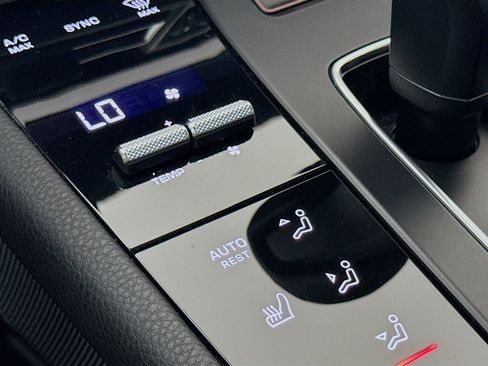 Certified 2023 Porsche Macan Turbo AWD/4WD image 21