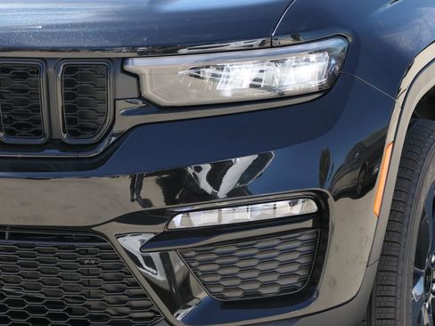 New 2025 Jeep Grand Cherokee Limited w/ Black Appearance Package image 6