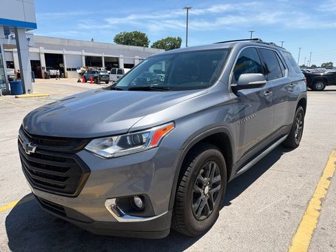 Used 2021 Chevrolet Traverse LT FWD image 2