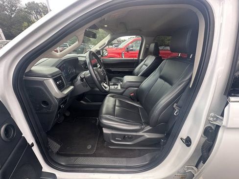 Used 2024 Ford Expedition Max XLT image 9