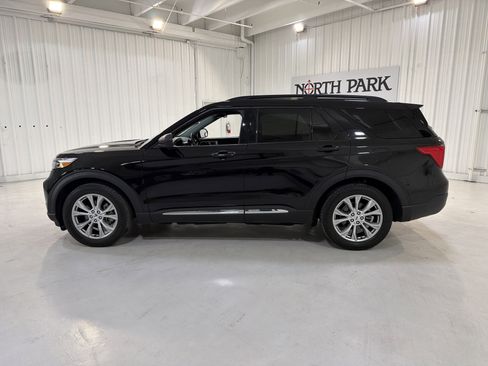 Used 2020 Ford Explorer XLT w/ Equipment Group 202A image 2