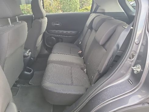 Used 2017 Honda HR-V LX image 2