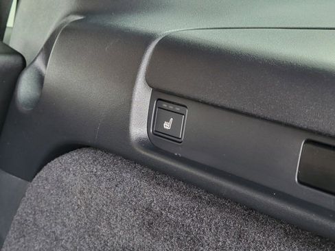 Used 2024 Land Rover Discovery Dynamic SE image 15