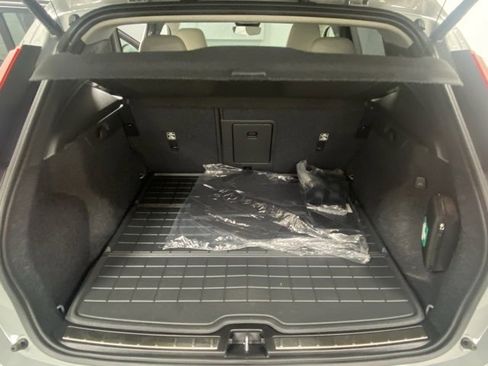 Used 2025 Volvo XC40 B5 Plus w/ Protection Package Premier image 9