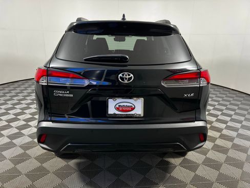 Used 2024 Toyota Corolla Cross XLE image 6