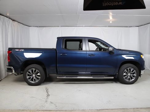 Used 2022 Chevrolet Silverado 1500 LT AWD/4WD image 2
