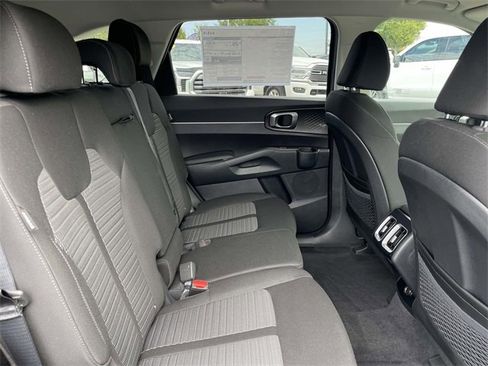 New 2026 Kia Sorento LX image 17