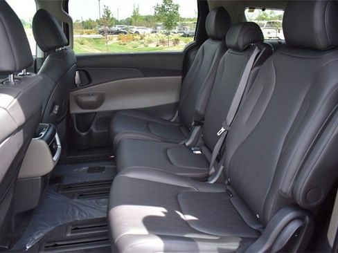 New 2026 Kia Carnival EX image 19