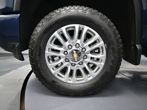 Used 2022 Chevrolet Silverado 2500 High Country w/ Z71 Off-Road Package image 20