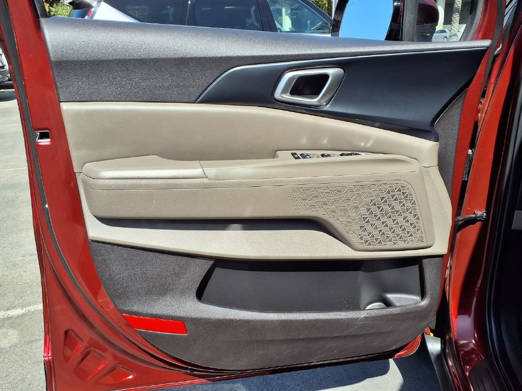 Certified 2025 Kia Carnival FWD image 16
