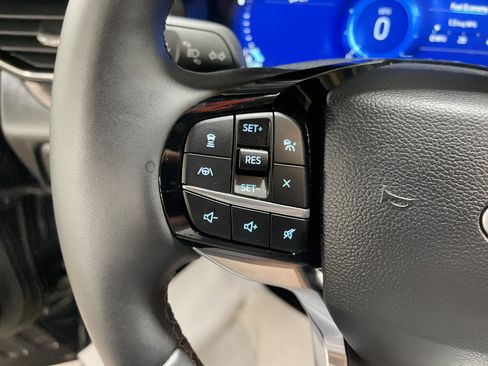 Used 2024 Ford Explorer Platinum w/ Technology Package image 21