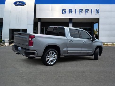 Used 2024 Chevrolet Silverado 1500 High Country w/ High Country Premium Package AWD/4WD image 4
