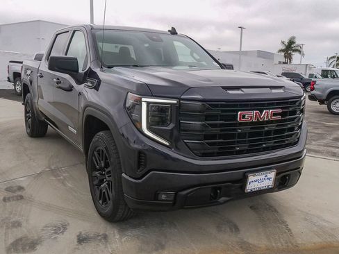 Used 2023 GMC Sierra 1500 Elevation image 3