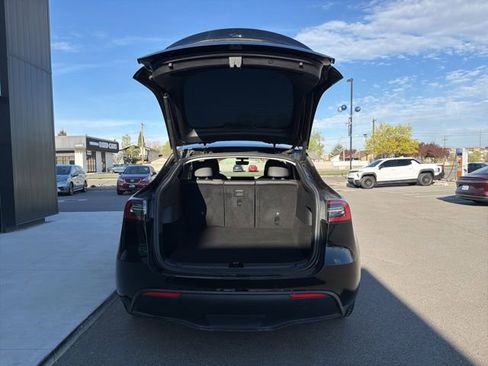 Used 2021 Tesla Model Y Long Range image 8