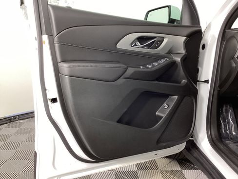 Used 2022 Chevrolet Traverse LT image 26