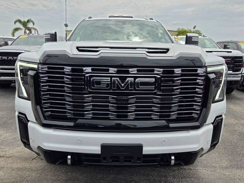 Used 2026 GMC Sierra 3500 Denali Ultimate AWD/4WD image 2