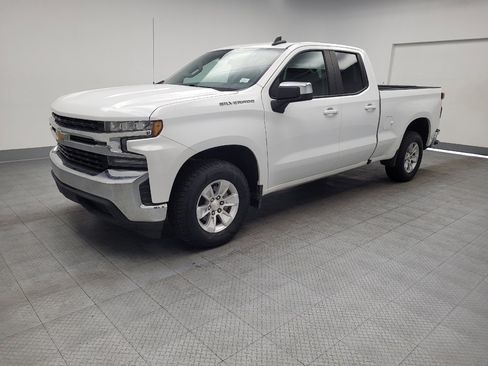 Used 2021 Chevrolet Silverado 1500 LT w/ Convenience Package II RWD image 2