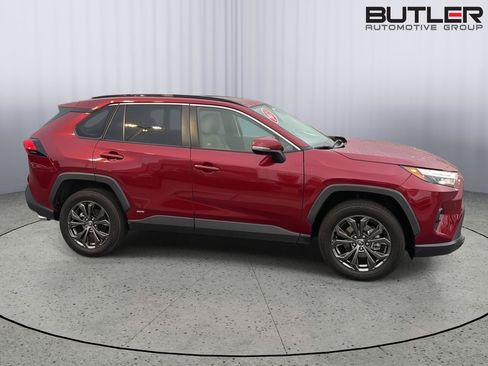 Certified 2023 Toyota RAV4 XLE Premium AWD/4WD image 7