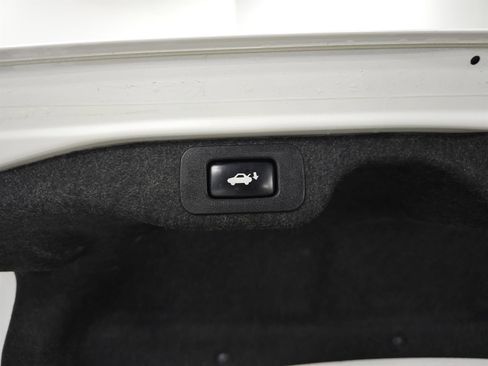 Used 2014 Lexus ES 300h w/ Luxury Package w/Bamboo Trim FWD image 8