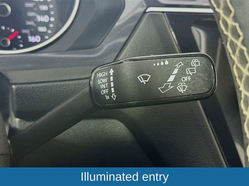 Used 2021 Volkswagen Tiguan SE image 14