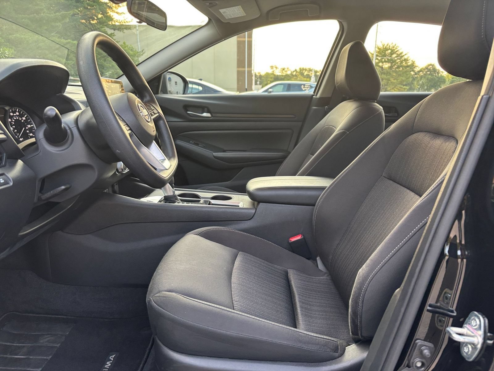 Used 2025 Nissan Altima 2.5 SV FWD image 25