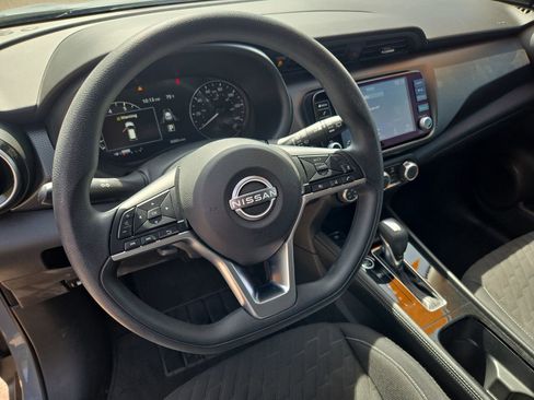 Used 2023 Nissan Kicks SV image 19