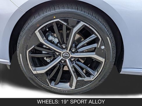 Used 2024 Nissan Altima 2.5 SR FWD image 11