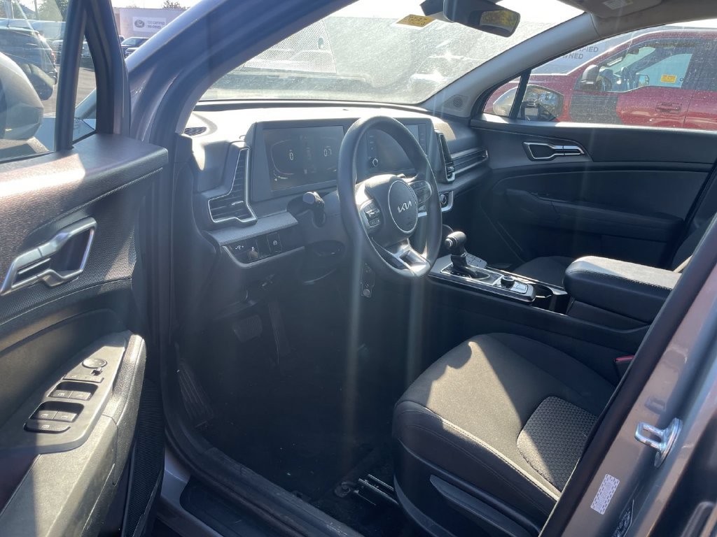 Used 2023 Kia Sportage LX AWD/4WD image 11