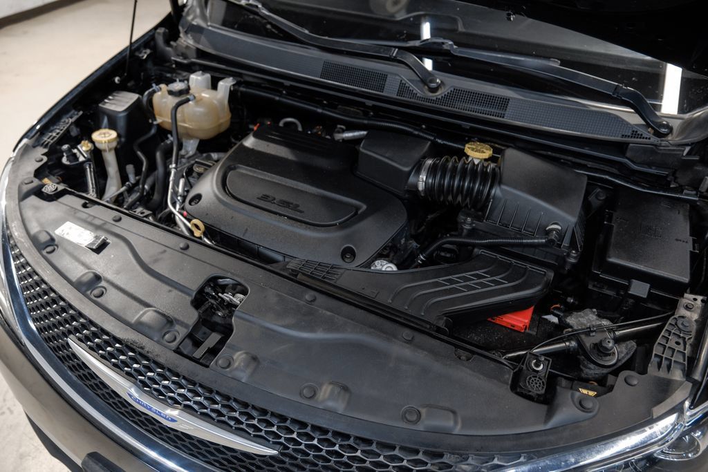 Used 2020 Chrysler Pacifica Limited FWD image 68