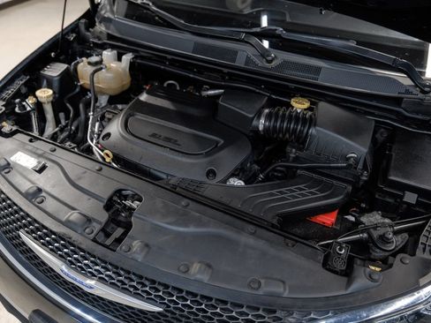 Used 2020 Chrysler Pacifica Limited FWD image 68