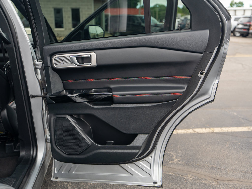 Used 2023 Ford Explorer ST-Line AWD/4WD image 13