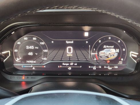 Used 2022 GMC Yukon XL Denali image 16