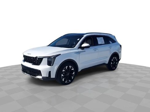 Used 2025 Kia Sorento EX w/ Panoramic Sunroof Package image 4