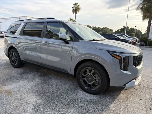 Used 2025 Kia Carnival EX FWD image 1